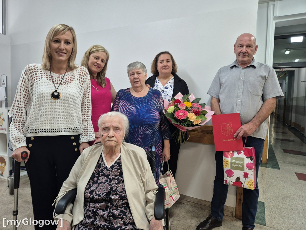 100 LAT PANI ANNY ROSA
