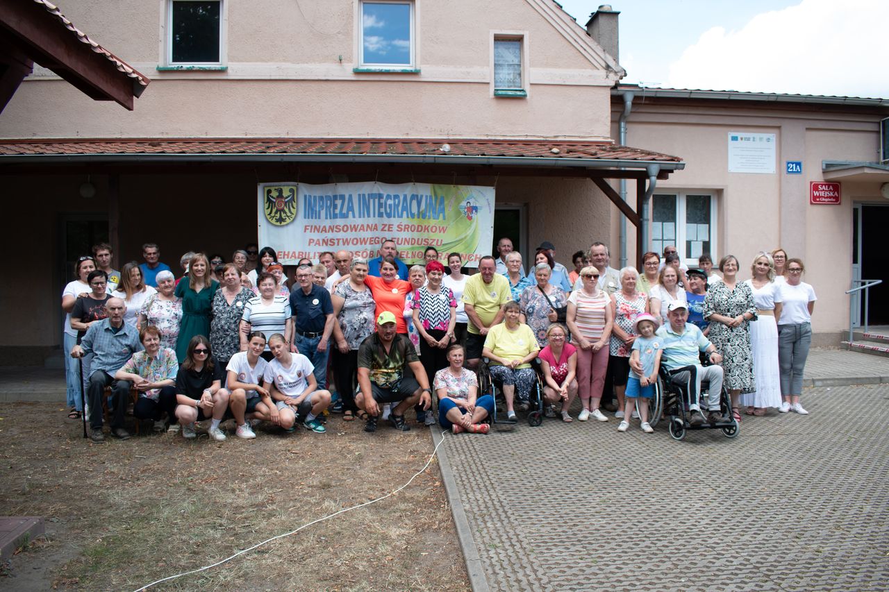 zdjęcie grupowe z wójtem