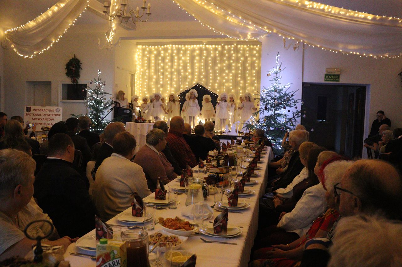 SPOTKANIE OPŁATKOWE W KOTLI – WSPÓLNOTA, ŻYCZLIWOŚĆ I ŚWIĄTECZNA ATMOSFERA