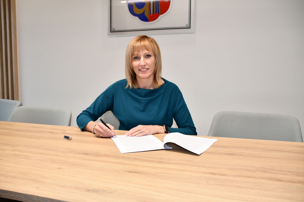 GMINA KOTLA PODPISAŁA UMOWĘ NA DOFINANSOWANIE TERMOMODERNIZACJI BUDYNKU GOKIS W KOTLI