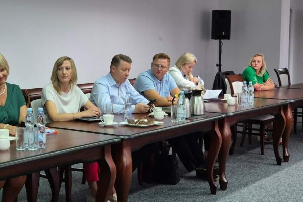 fot-powiat-glogowski-spotkanie-dotyczace-wfos-7320877CF-C70A-FC27-8739-64DC4651EF39.jpg